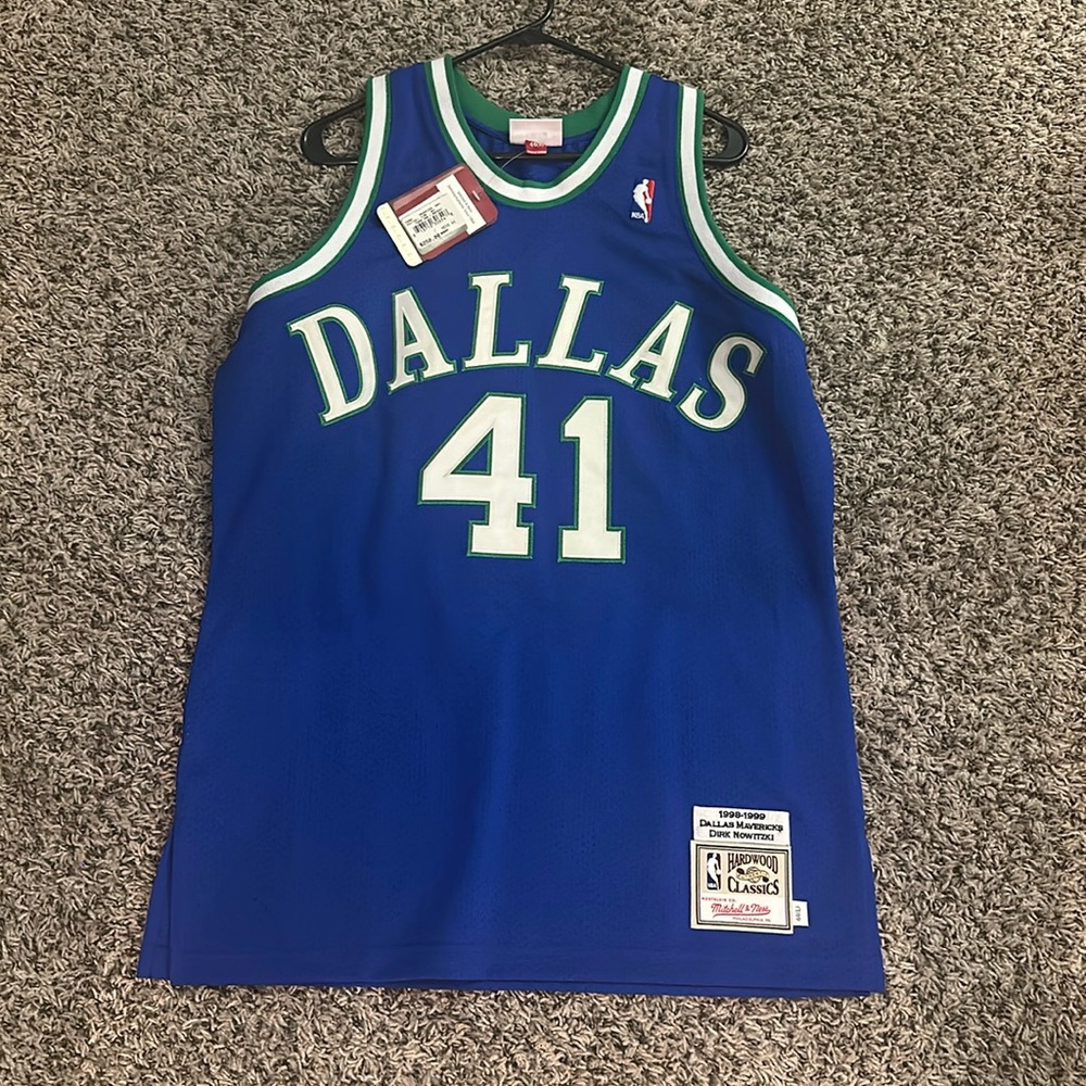Mitchell & Ness Dirk Nowitzki Jersey